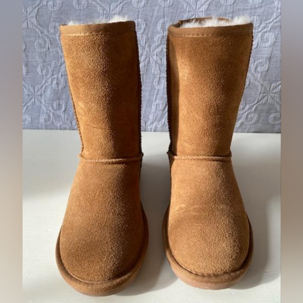 Genuine leather/sheep skin Minnetonka boots